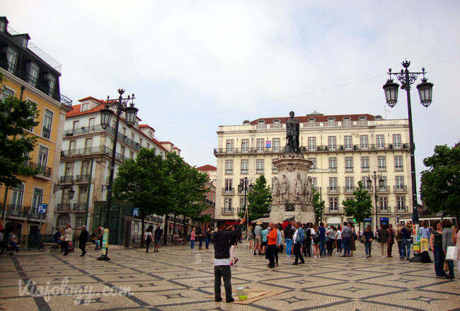 Plaza Luis de Camoes en Lisboa
