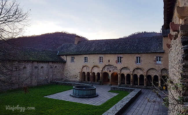 Claustro abadía de Conques